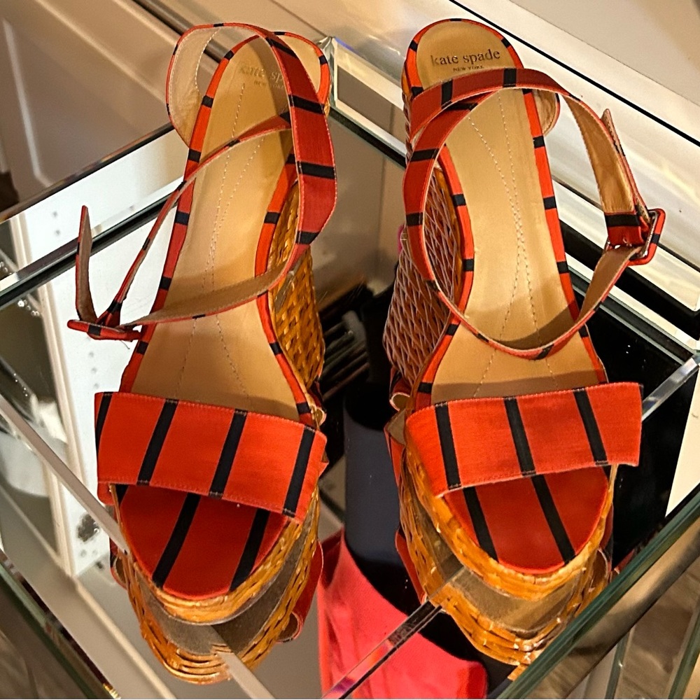ADORABLE , KATE SPADE bright orange 🍊 and Navy blue striped sandals. Size 9 - Picture 6 of 12